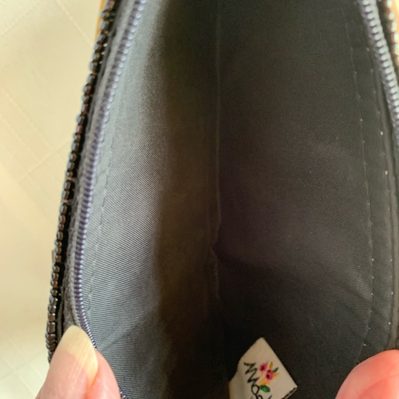 mod by design handmade in Vietnam. Natural spun silk and horn. - Picture 4 of 8